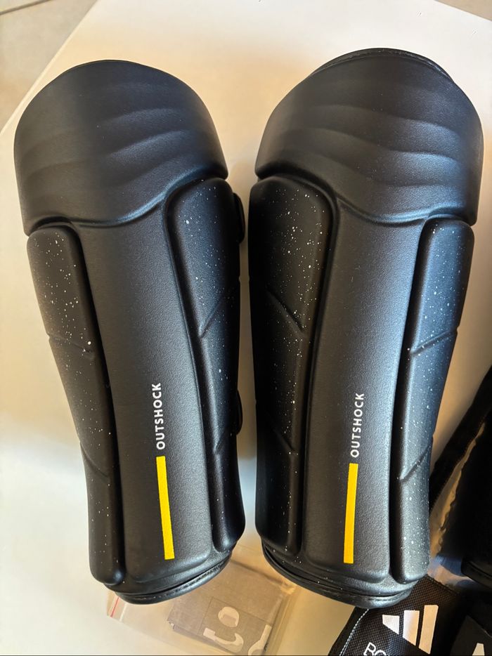 Kit entraînement boxe gants bandes protège tibia Adidas Outshock - photo numéro 4