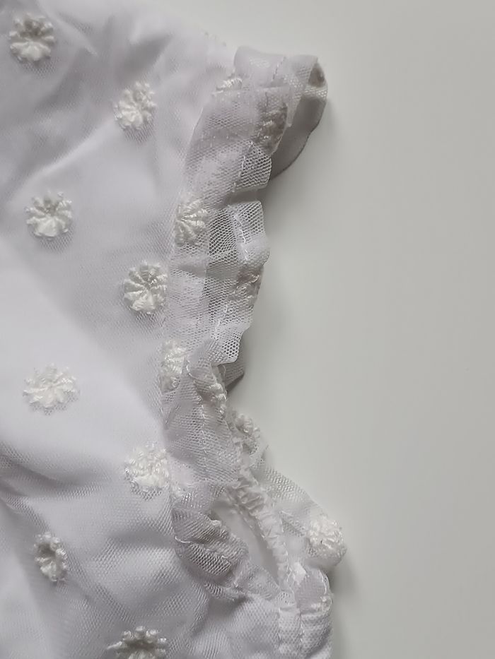 Jolie robe blanche sans manche de cérémonie - photo numéro 5