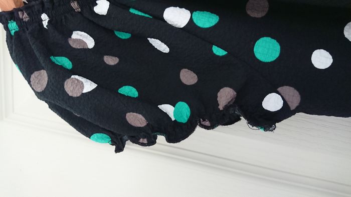 Haut, top femme noir à pois vert, marron, blanc, taille M - photo numéro 4