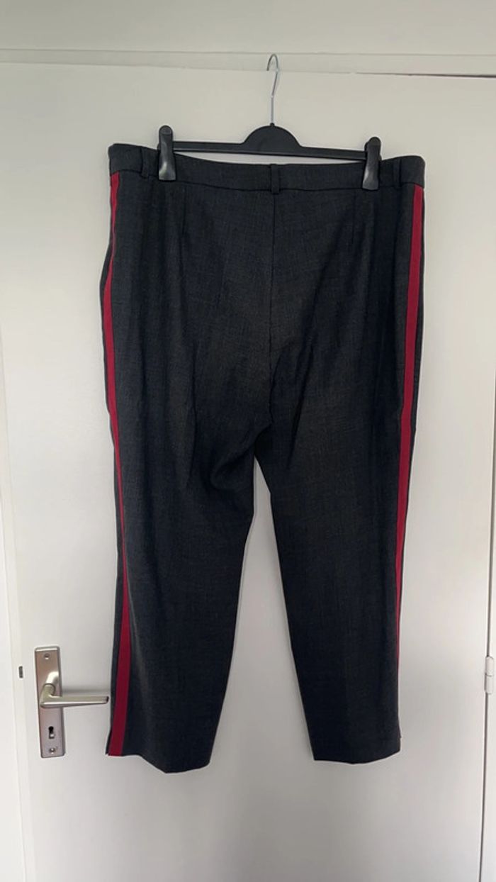 Pantalon droit a pince gris à bandes latérales rouges Weill - photo numéro 4