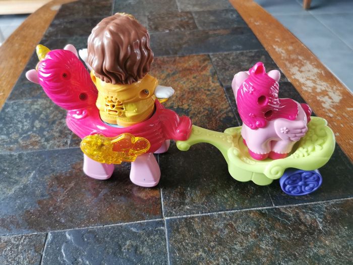 Tut tut copains La licorne magique de Claire, la princesse aventurière - photo numéro 2