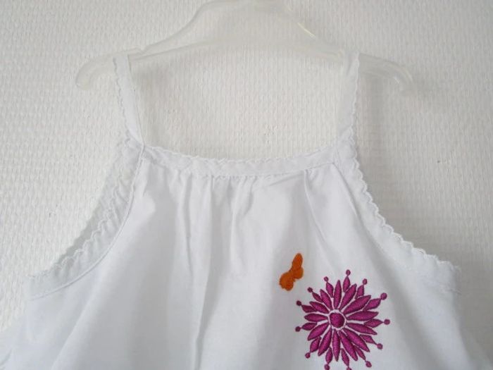 Tunique blanche volants Vertbaudet 18 mois TBE - photo numéro 4