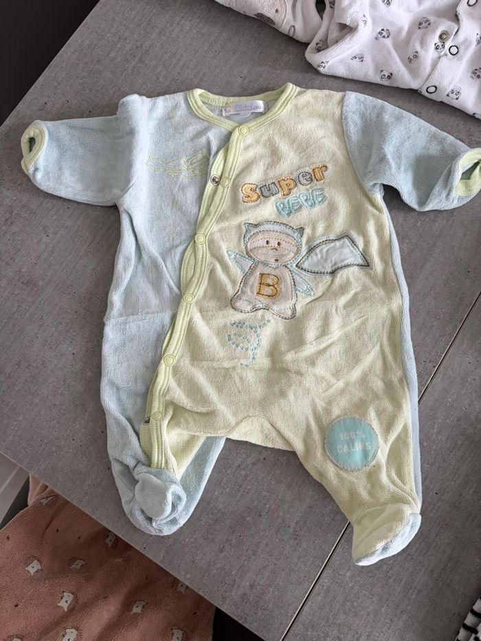 Pyjamas 1 mois - photo numéro 3