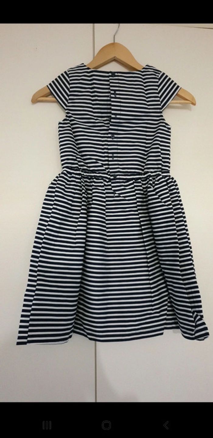 Robe a lignes 8 ans neuve - photo numéro 4