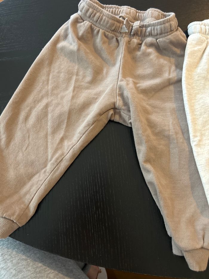 Lot de 2 bas de survêtement h et m fille ou garçon taille 12/18 mois