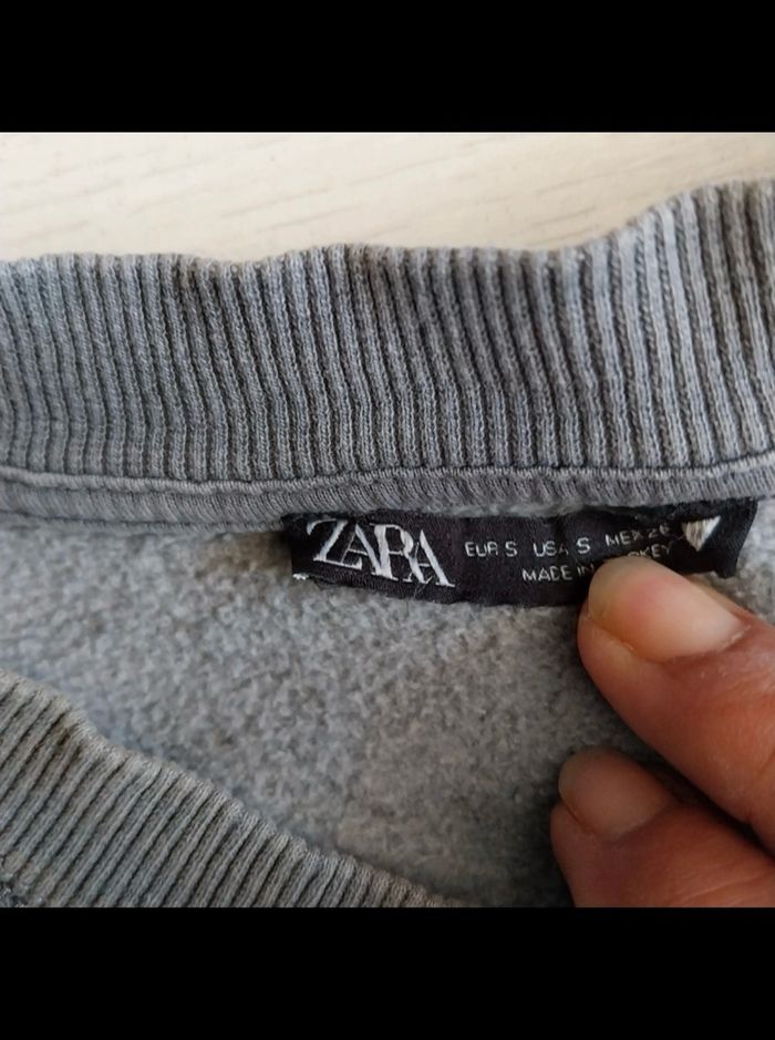 Sweat-shirt Zara Porté deux fois comme neuf Intérieur molletonné - photo numéro 4