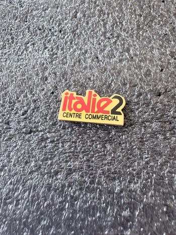 Pin’s centre commercial Italie2