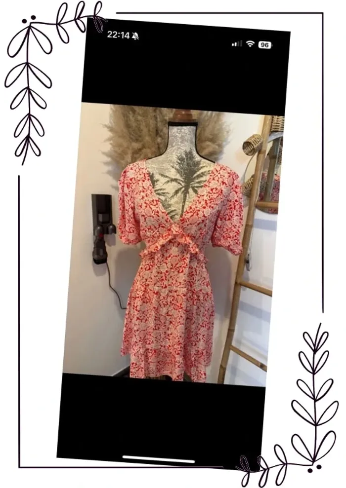 Robe d’été fleurie rouge et blanche neuve - photo numéro 2