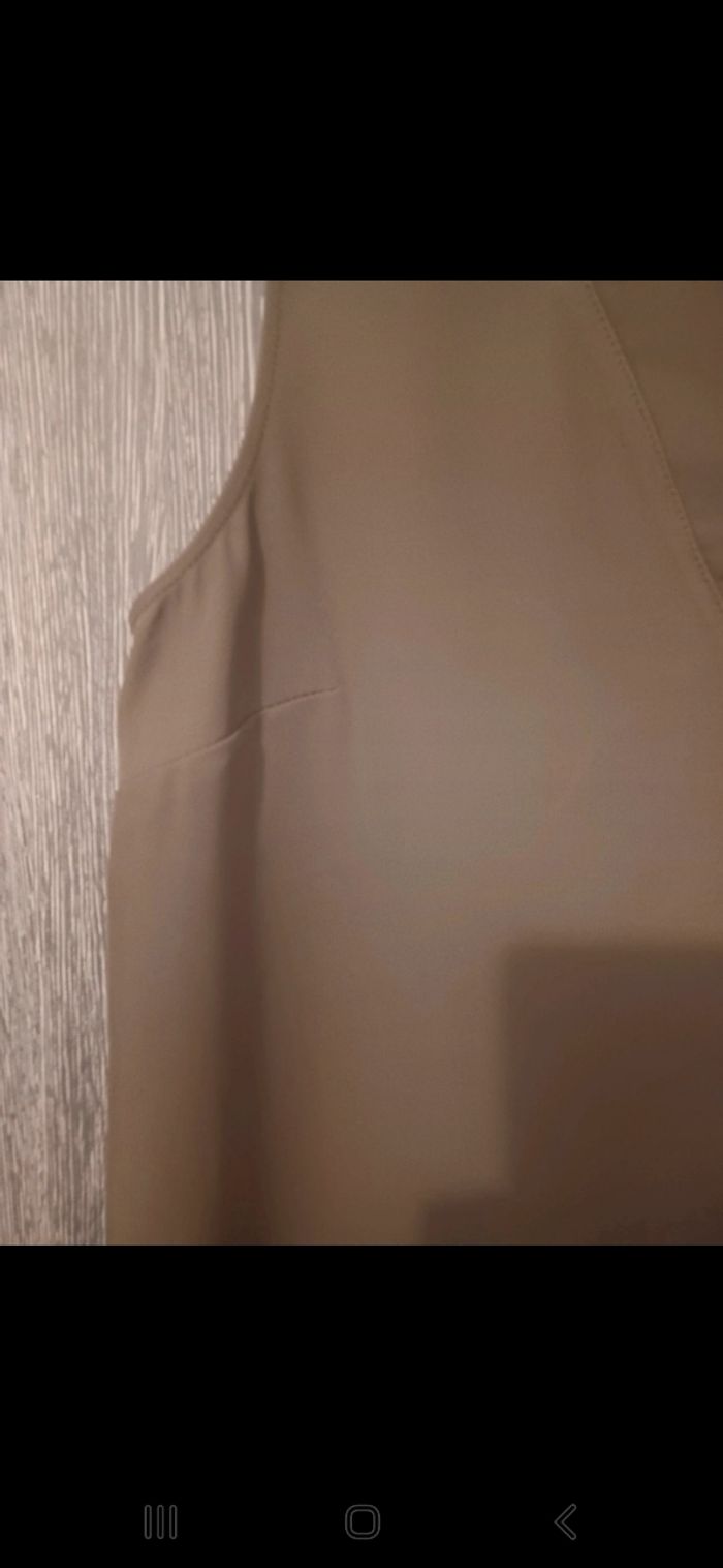 Blouse/ haut sans manches Kaki avec col v ouvert - photo numéro 4