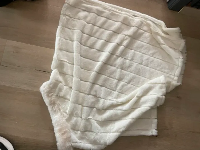 Poncho doux couleur crème neuf TU - photo numéro 3