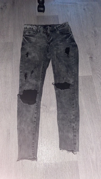 Jeans Troué