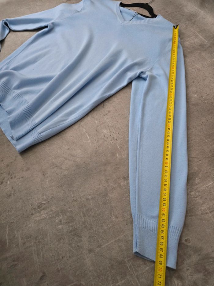 Pull sweat Calvin Klein col V bleu ciel coton taille S – Basique chic et confortable - photo numéro 5