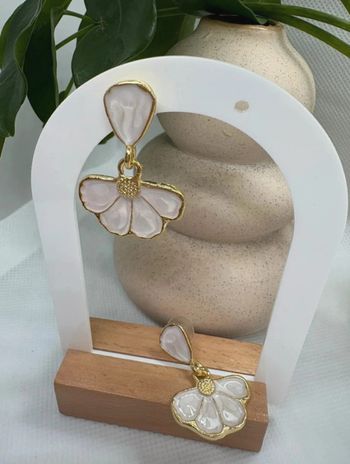 Boucle d'oreille fleur tendance