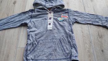 T-shirt manches longues à capuche