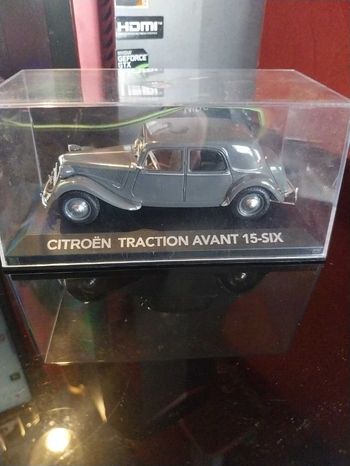 Voiture collection Citroën traction avant 15-SIX