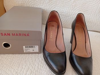 Escarpins en cuir noir. San Marina 38 