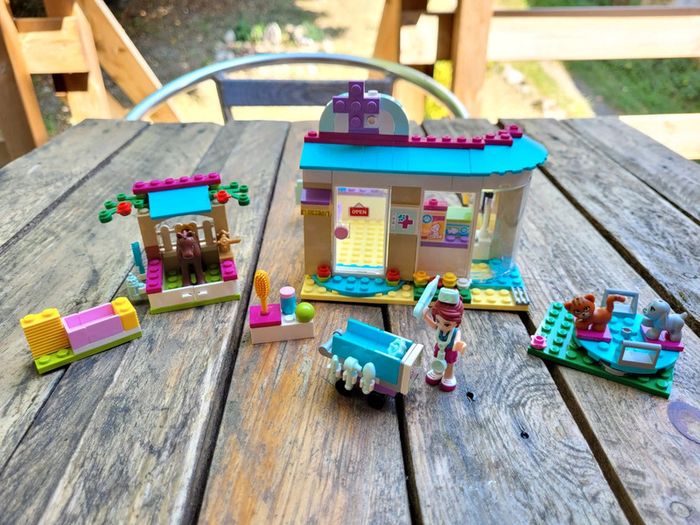Lego friends 41085 et 41089, La clinique vétérinaire et le petit poulain, complet avec notice - photo numéro 2