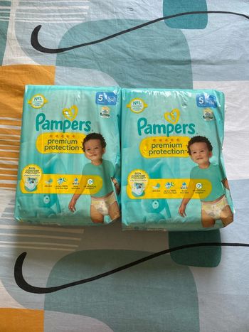 Lot de deux paquets Pampers taille 5