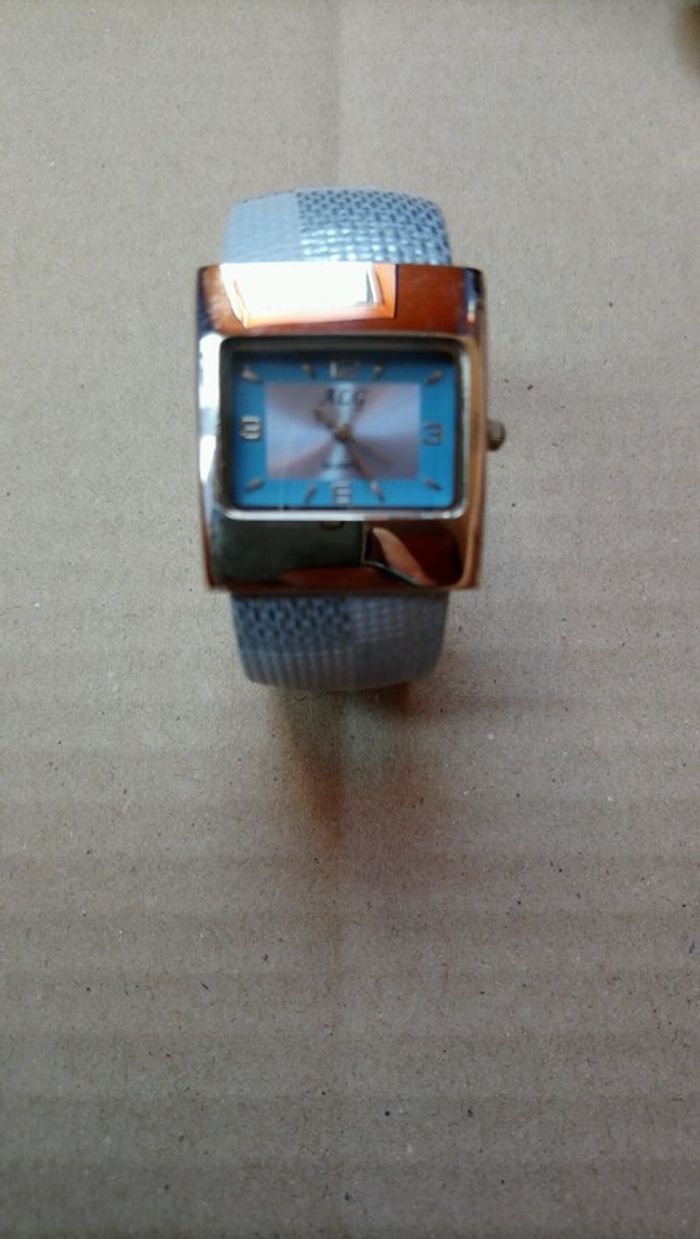 Montre bleue - photo numéro 2