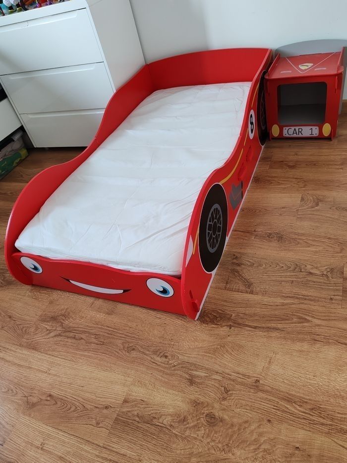 Lit voiture rouge avec matelas (140x70) + commode assortie - photo numéro 2