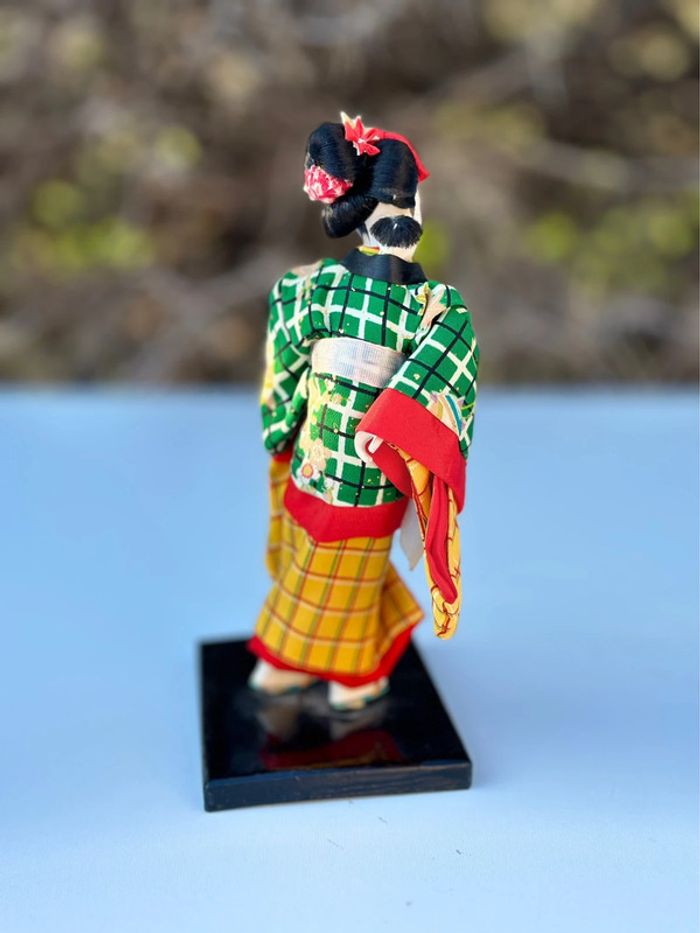 Poupée japonaise avec son bébé dans le dos - photo numéro 3