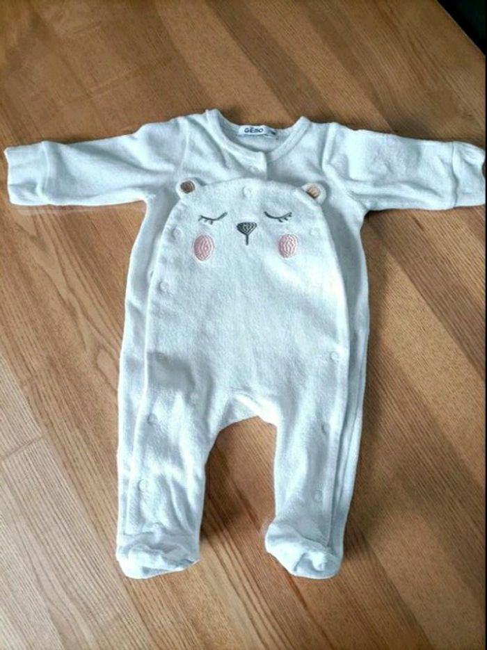 Pyjamas en 1 mois - photo numéro 2