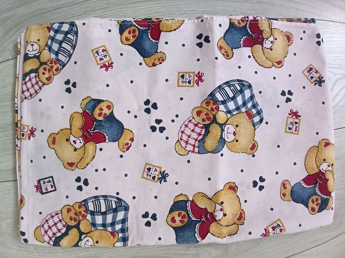 Drap plat pour bébés lit à barreaux en excellent état - photo numéro 1