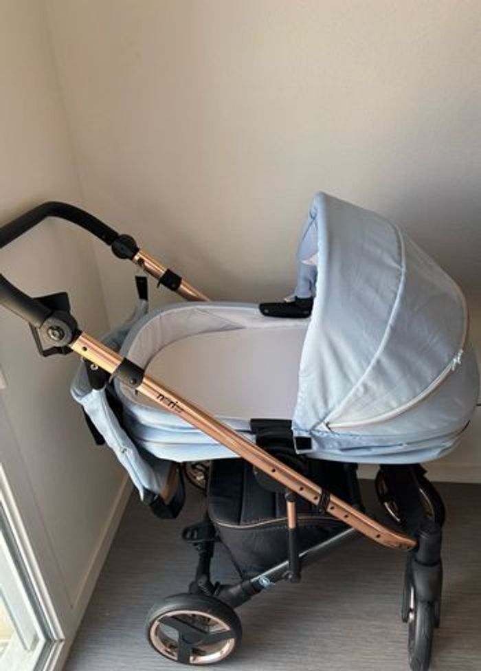 Poussette Neri Bleu Ciel Et RoseGold avec Landau