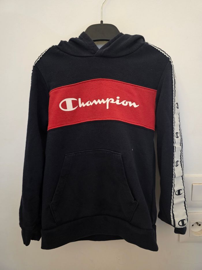 Pull a capuche Champion bleu marine & rouge taille 6 ans