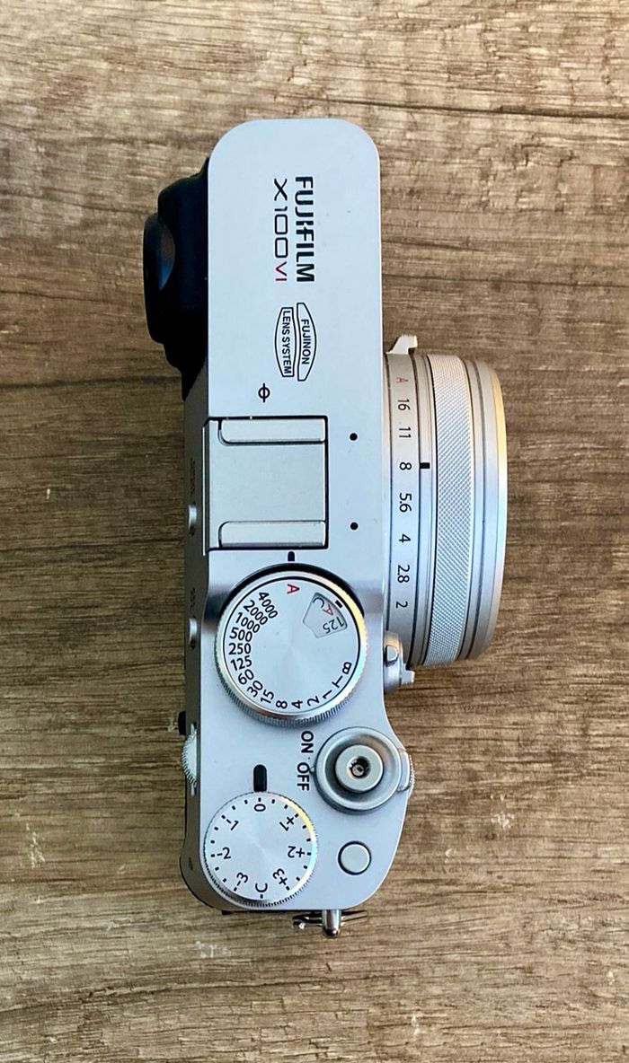 Fujifilm X-100 VI - Nombre d'obturateurs : 4 600 - Excellent état, mais DÉFAUT n° 366 - photo numéro 7