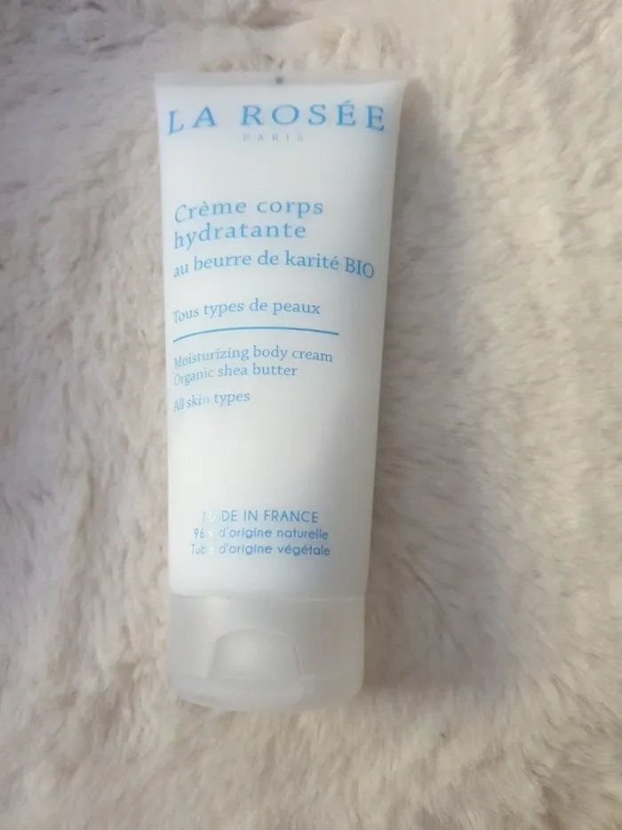 Neuf crème corps hydratante marque la rosée
