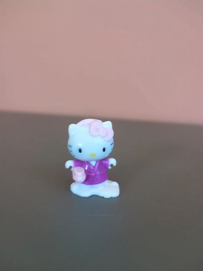 figurine hello Kitty