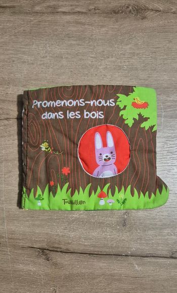 Livre tissus Promenons-nous dans les bois
