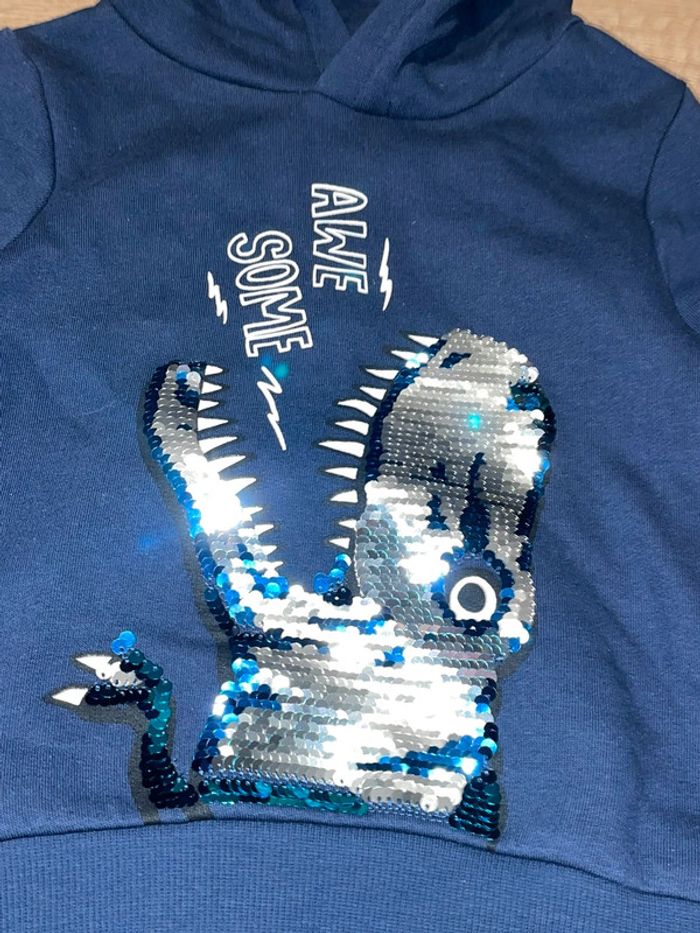 Pull à capuche c&a à sequins Dino 3 ans - photo numéro 4