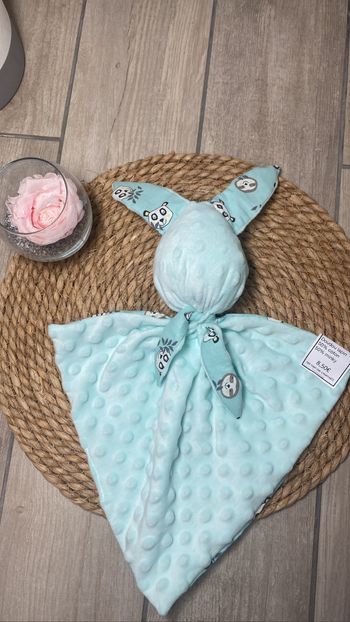 Doudou panda bleu fait main