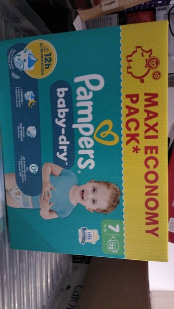 Carton de couches Pampers taille 7