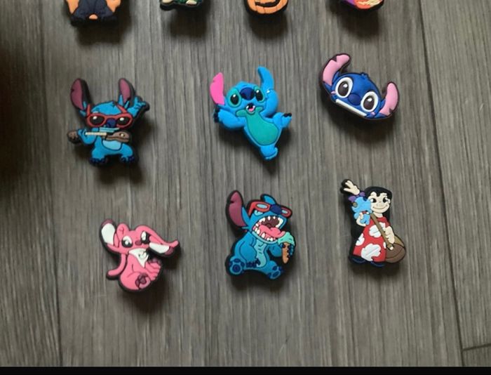 Lot NEUF 13 charms / accessoires Crocs, sabots, chaussons STITCH - photo numéro 5
