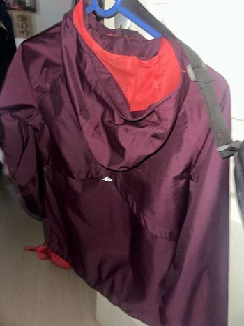 Veste coupe-vent Decathlon enfant – 10 ans – Bon état