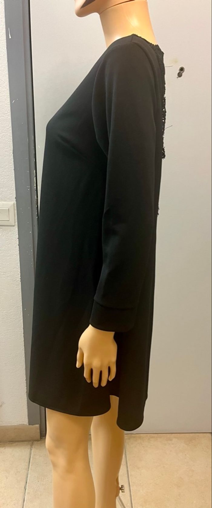 Robe noire dos nu - photo numéro 6