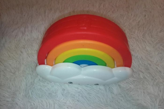 Jouet arc-en-ciel empilable