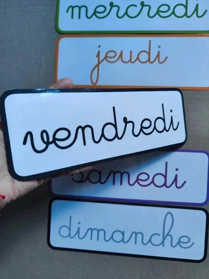 Pancartes des jours de la semaine en cursive - photo numéro 4