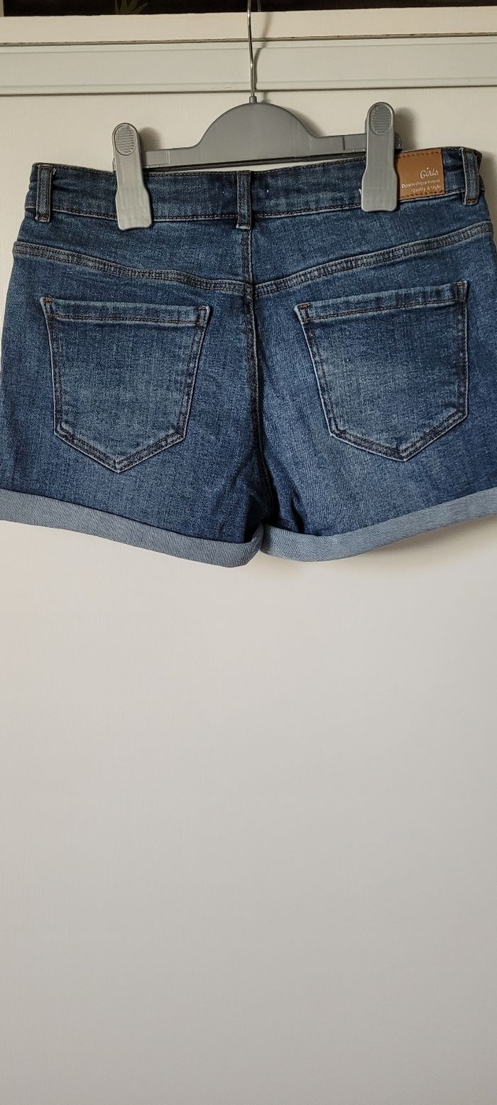 Short vertbaudet neuf - photo numéro 2