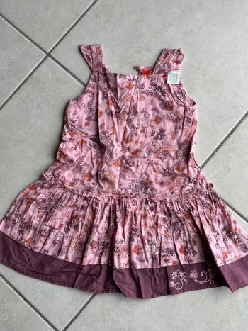 Robe brodée
