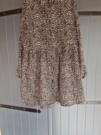 Robe noir motif zèbrée