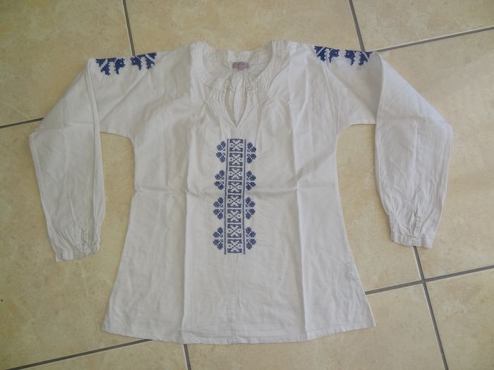 Blouse brodée T11-12ans