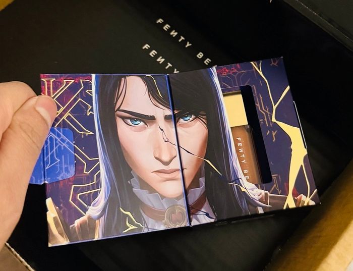 Arcane Gloss Bomb Universal Lip Luminizer – League of Legends x Fenty Beauty