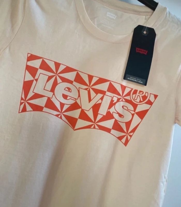 T-shirt de marque Levis, couleur abricot, taille XXs neuf Correspond plus à un XS - photo numéro 2
