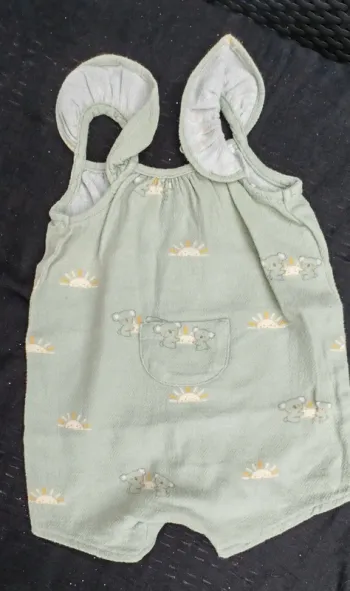 Combinaison verte motif koalas Benetton 3 mois
Fille