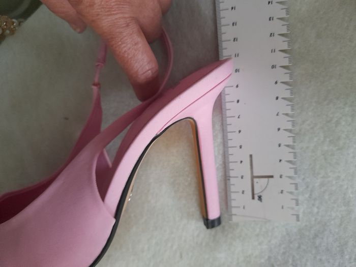 Chaussure rose  avec une boucle jamais porté