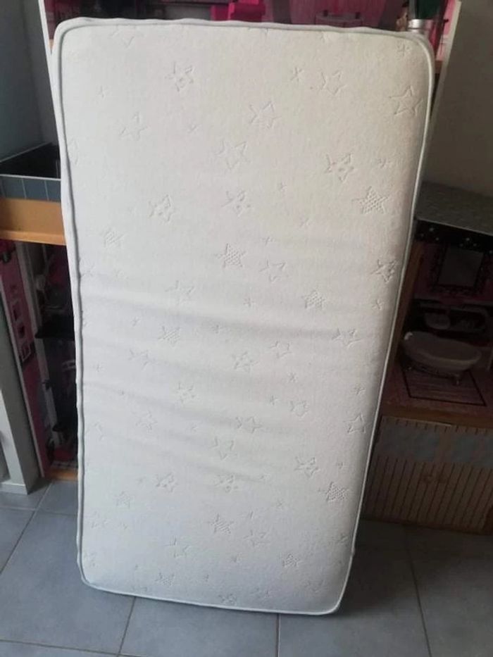 Matelas bébé ikea